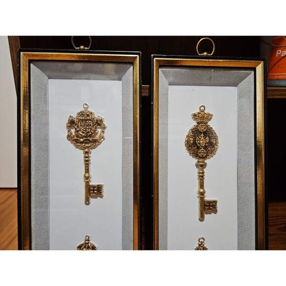 Set Of 2 Vintage MCM Turner Wall Accessory Ornate Kings Knights Gold Keys - Picture 4 of 15